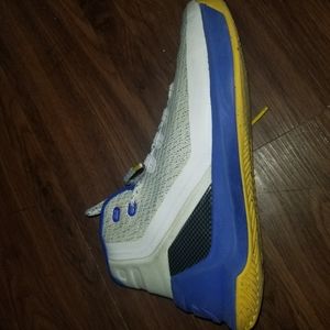 UNDER ARMOUR CURRY 3
